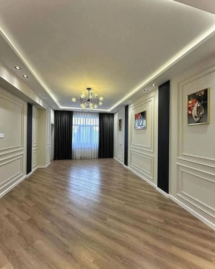 Elegant living room with tray ceiling